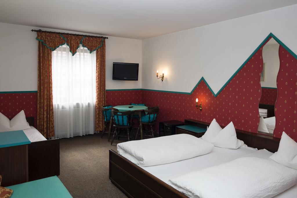 Hotel-Gasthof Zur Post Velburg Exteriér fotografie